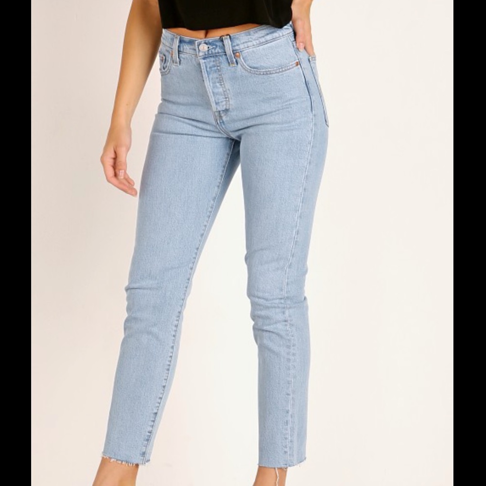 $20 ALL LEVIS ⭐️ Levi’s Wedgie Icon jean in Tango Talks light wash - Picture 5 of 10